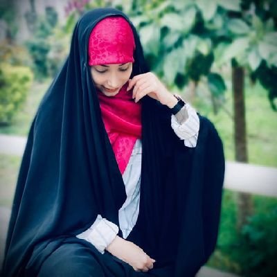 zeynabeebadi's profile picture. دختری که تو بهار به دنیا اومده و عاشق طبیعت