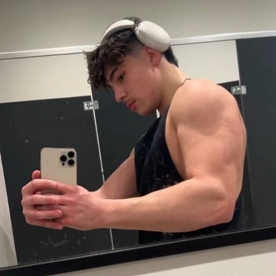 einiluvit's profile picture. 🇲🇽