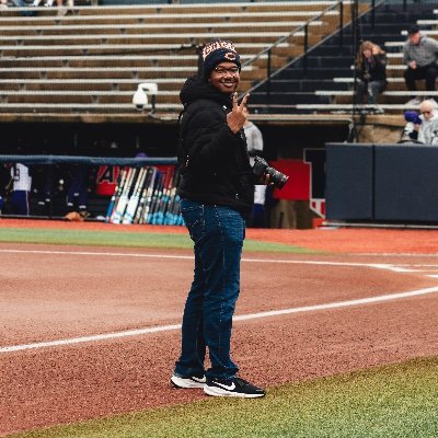 dshooter_'s profile picture. shutter presser for @illiniathletics @soxon35th  | UIUC ‘25