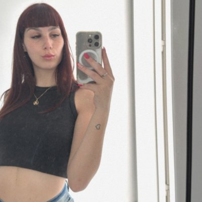 RIviibee's profile picture. ♌Leo | Redhead | Dog lover🐕