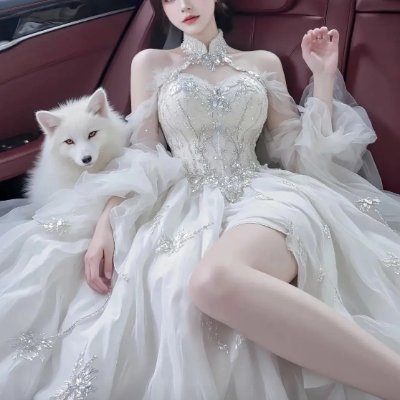 EllisThomp21336's profile picture. I'm a woman new to Twitter. I'm very pleased to meet you. Thanks to Twitter for letting me follow you. Let's share 
happiness together, just like drinking, fi