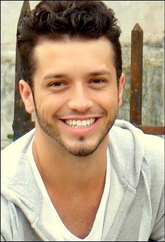 Cezar_Auguc's profile picture. Sempre me pergunto: Se Deus criou as pessoas para amar, e as coisas para cuidar. Por que amamos as coisas e usamos as pessoas! 'Bob Marley'