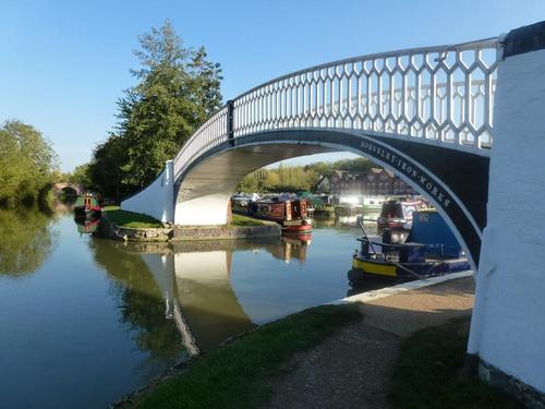 Beautiful Braunston Marina, lovely place to moor, buy or sell your boat from this central canal location. Established 1988.