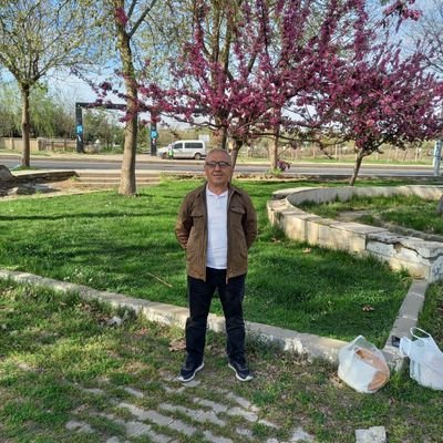 CemalDamar61384's profile picture. Umudumuzu kaybetmedik, ve asla kaybetmeyeceğiz.
Umut, karanlık bir tünelde yakılan mum ışığı gibidir.