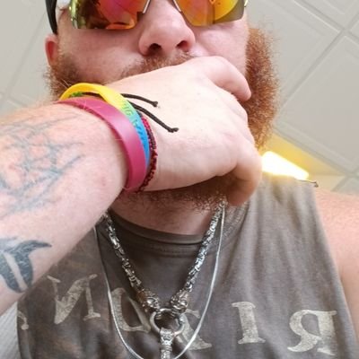 My Name is Brandon Pollizi aka REDBEARD 88 I'm single and I'm 29 I live in Bath New York I am 5'5 187 pounds um Irish and Italian I smoke weed and dabs