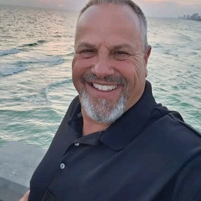 A Proud Dad & Hard working Man.Too Good To Be True🌹I work with the (Islandoperatingcompany) I'm a manager and also a professional business owner love y'll♥️💯