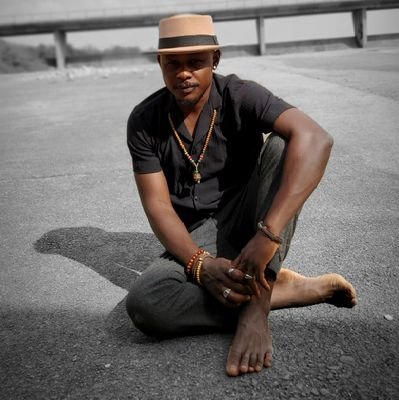 Singer, Songwriter, and Farmer.
Afrofolk, Afrosoul📌
1/3 of @soulfolknchill.
Contact ericlimani@gmail.com for bookings. TRAVELLER
https://t.co/19gUljyJWW