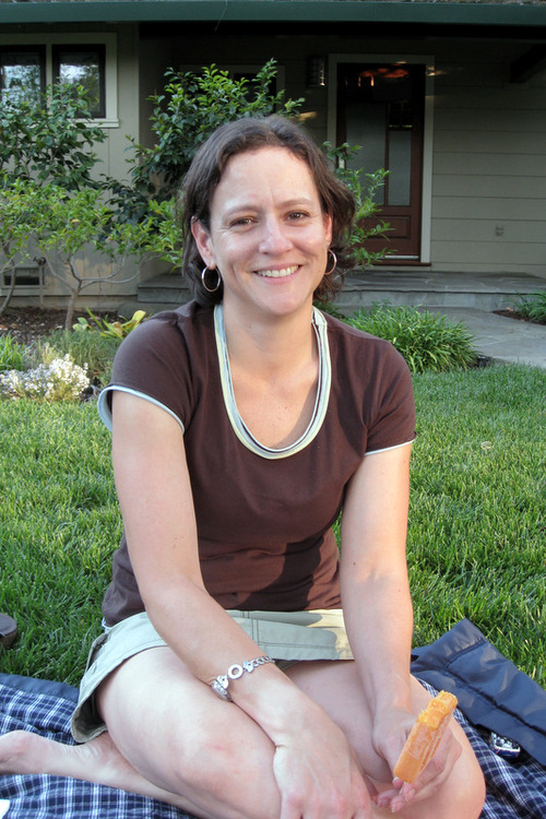 esslevy's profile picture. I'm not very tall.