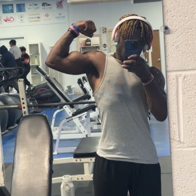 soccermic09's profile picture. EHHS🏈⚽️c/o2026 3⭐️-RB/DB 5’7 160lbs bench-240 squat-450 pc-245 40: 4.48📚GPA-4.0📲 9316230224 Hudl: https://t.co/sUUJbWnUJA NCAA ID 2409397839