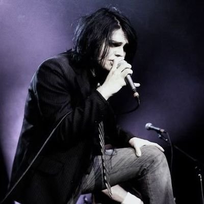 ·:*¨༺𖤝she's the angel on top of the tree
#mcrtwt
