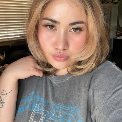 certified beyhiveeee 🐝 • gemini ☉ cap ☽ libra ↑ • MG ✨• $REIGN 👑