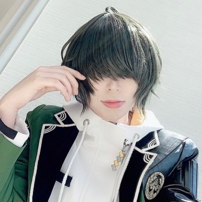 しぐれからす | 20↑ | cos | 踊ったり服作ったりイラスト描いたり | 🌈🕒アカ(@shigu_2424) |ヘッダー/オオカネヒラ