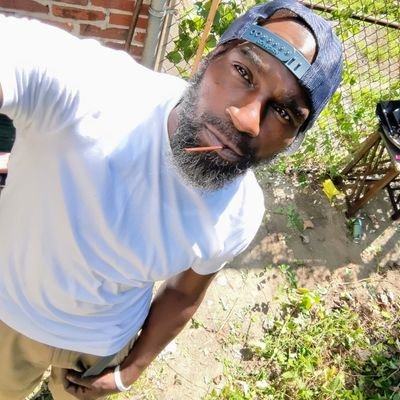 tall chocolate and handsome looking for a girlfriend maybe future wife or sexual partner $