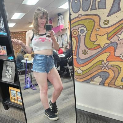 Just a slut for da movies. MDNI 🔞,
28 | Pansexual poly trans girl 🏳️🌈 🏳️⚧️ | PNW |
NSFW account: @AerisExposed