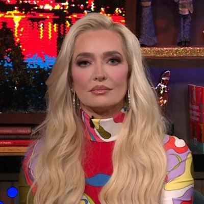 tweetandskeeet's profile picture. Horror Whore • BookNerd • Benito • Part Time Troll • You’re Mad