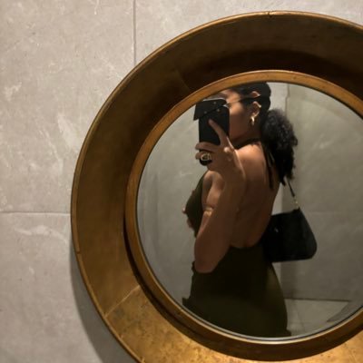 xocurly1's profile picture. Baby let me be your vacation.🥀