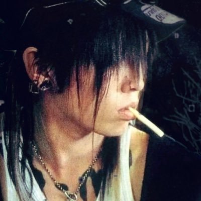 vampkliao's profile picture. apagare estos cigarros en mi mente