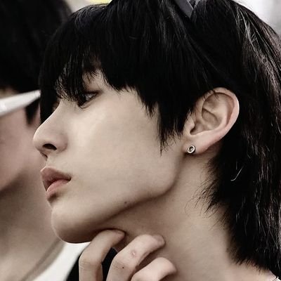 monofurtalic's profile picture. I'll write what I love. (homophobic dni)