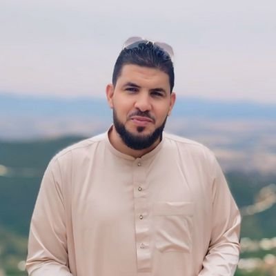 بُشرى لنا مَعشر الإسلام إنَّ لنا
من العناية ركناً غير مُنْهَدمِ