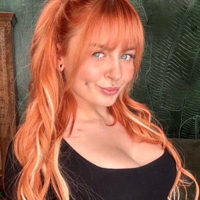 Content Creator 🎥🍆💦 / Streamer Girl 👩🏼🦰