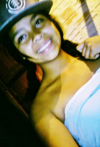 Bagunçeira, desastrada, atrapalhada, desorganizada, ciumenta, orgulhosa, irritante e palhaça. Sou tudo, menos perfeita.
“ℱoco , ℱorça & ℱé