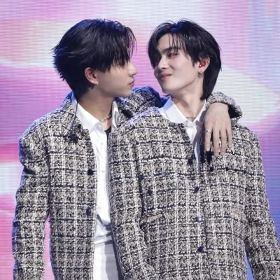PERTHSANTA 🖤🤍,DOMIIA ❤,https://t.co/QtLJwHZ5un(BIAS SANTA)..