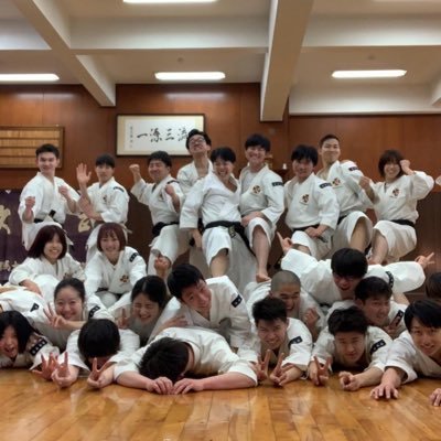 GUshorinjikempo's profile picture. 大学からはじめて黒帯が取れるし、誰でも気軽に始められる、そして男女関係なくアットホームな雰囲気の部活です！！興味のある方、連絡のある方はお気軽にDMください！練習は月水金の17:45〜19:45
質問はこちらから👉 https://t.co/PUF8x0zcxt