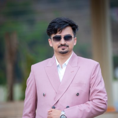 Truth can only be found in one place: the code.
Computer enginee ❤️ Music ❤️ चिया ❤️ /ɡeɪm/
Follow=Follow back