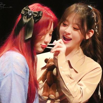 teasweeet's profile picture. 🍎 skz, stayc, iwtv (rpf + rps here!) 🍎 22 🍎 she/they 🍎 req ok when locked!