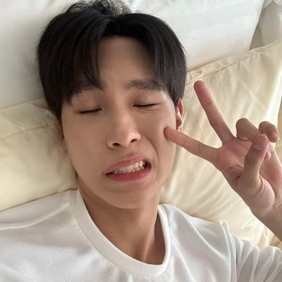 thnngkdithxngk2's profile picture. ชอบจูจู้ชอบทุกด้อมและเป็นเค็มเบะนะจ้ะ