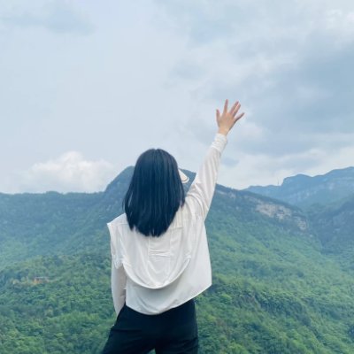 I am a free-spirited girl. I want to fly like a bird and enjoy the beauty of the world🌍🕊
