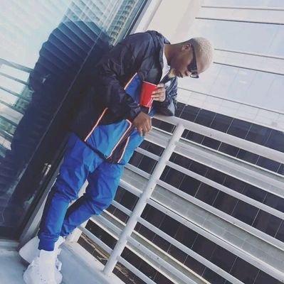 Deeecoded's profile picture. 