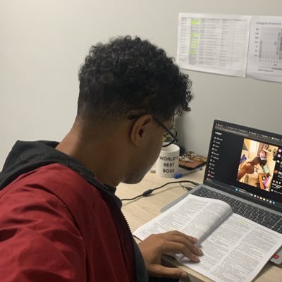 Apaixonado pelo @cruzeiro e @ManUtd, reporter, estudante de jornalismo na UFV e comunista. Bem-vindo(a) ao caos da minha cabeça.