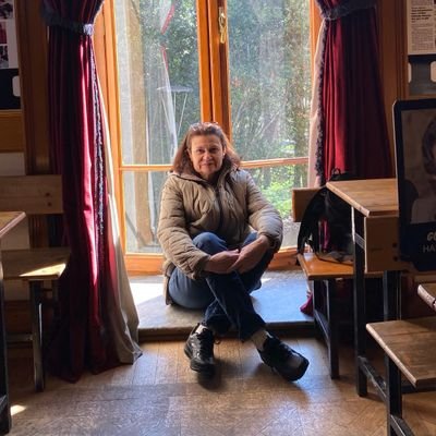 Aynihal_'s profile picture. 