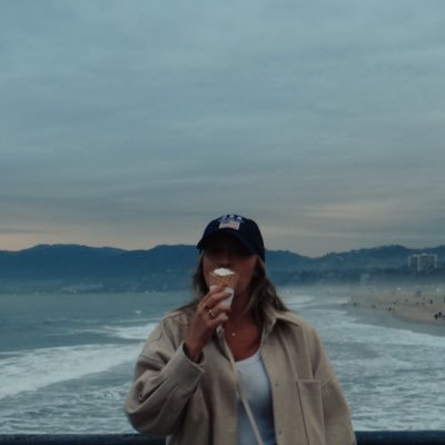 gabiteixeira's profile picture. miley cyrus 3x grammy winner