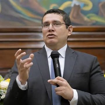 Abogado, Doctor en Derecho Constitucional, Profesor universitario, sancarlista