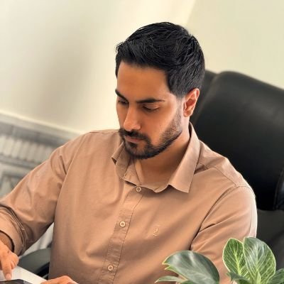 Moein81518105's profile picture. به من اشاره کرد گفت بیا