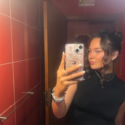 Abigailmac2407's profile picture. 