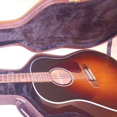 The Rolling Stones, Beatles, Bob Dylan, Stone Roses, Clapton, The View, Howlin Wolf, Robert Johnson.... Anything blues or 60s