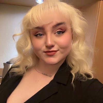 ✨Taylor Swift fan since 2007✨Harry Potter fan✨ Slytherin🐍✨31✨English Teacher✨