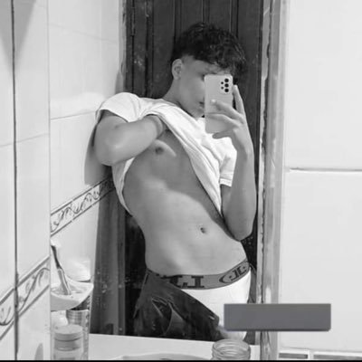 tengo la verga grande, que más quieren? manden dm solo si quieren comprar contenido. https://t.co/b9PlCKgMHP