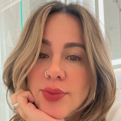 Maestra Reiki, Angeologa experta en armonizacion de chakras, sanacion fisica, mental, emocional. Instagram @angeologa