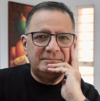 Esposo y Padre | Abogado | Periodista | MSc en Ciencias de la comunicación, doctorante en Ciencias políticas, pero sobretodo Venezolano.
