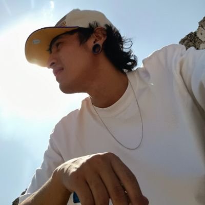 cis76238642's profile picture. saquenme de mis malditos pensamientos depresivos, que la soga del tendedero quiere cubrir mi cuello 🥴