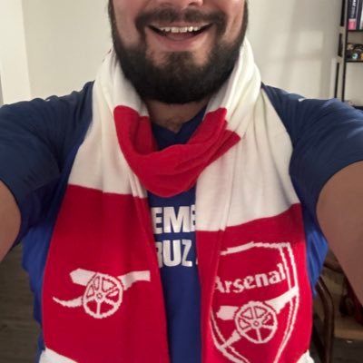 carlosloru's profile picture. | como van a convencerme de que la magia no existe 💙💙💙 ⚽️⚽️⚽️| 🔫❤️🤍❤️🤍