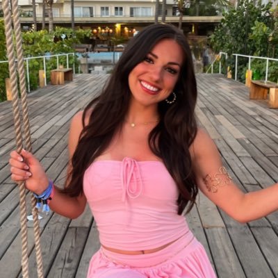 AverieWatkins's profile picture. spread happiness:) insta: aves.elizabeth