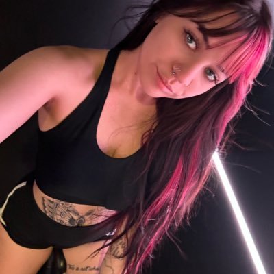 28 | very bi 🌈 alt @honagirlspam . see more and chat with me here ⬇️