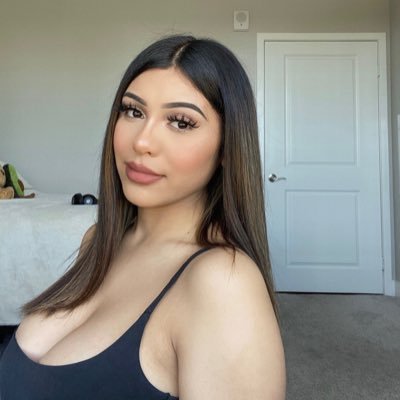 this a private account please follow before dm me