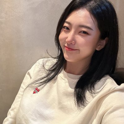 I think friends need to be sincere and friendly, trust and respect each other. 38yrs old.I like to travel. I like making new friends. I also like food.šŗšø