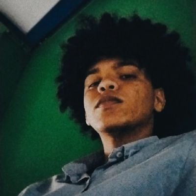 guvlis's profile picture. 